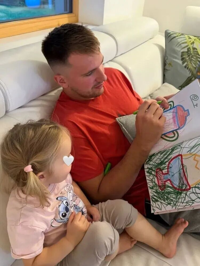 东契奇分道扬镳后篮球场再创辉煌