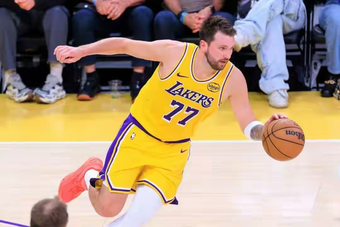 字母哥拒绝雄鹿休战建议坚持带伤出战