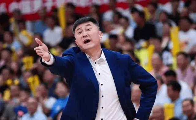 广东大胜四川赛后杜锋点赞球迷互动 萨林杰谈下