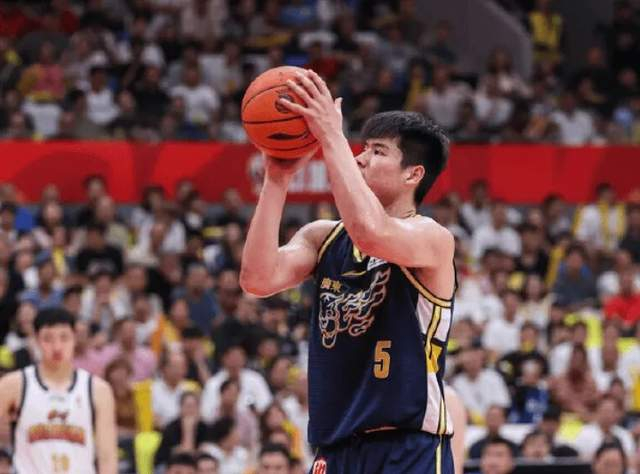 广东大胜四川赛后杜锋点赞球迷互动 萨林杰谈下