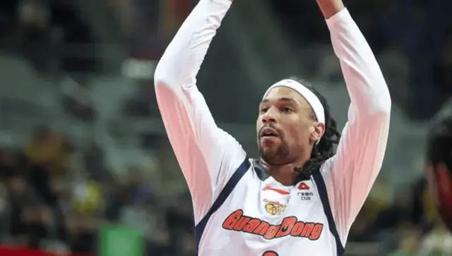 广东大胜四川赛后杜锋点赞球迷互动 萨林杰谈下