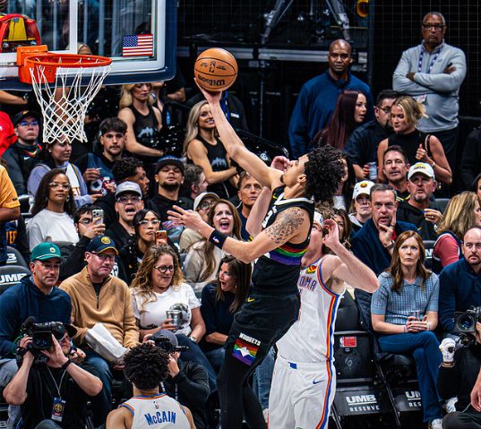 掘金残阵力克雷霆终结7连胜创11连胜纪录