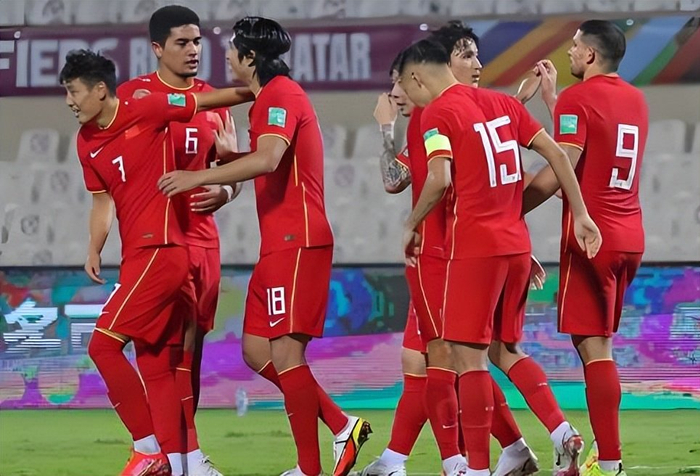 国足迎战泰国热身赛备战世预赛 历史对决成备战