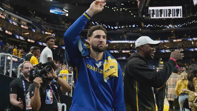 勇士管理层悄悄完成邓利维多年续约，背后操作