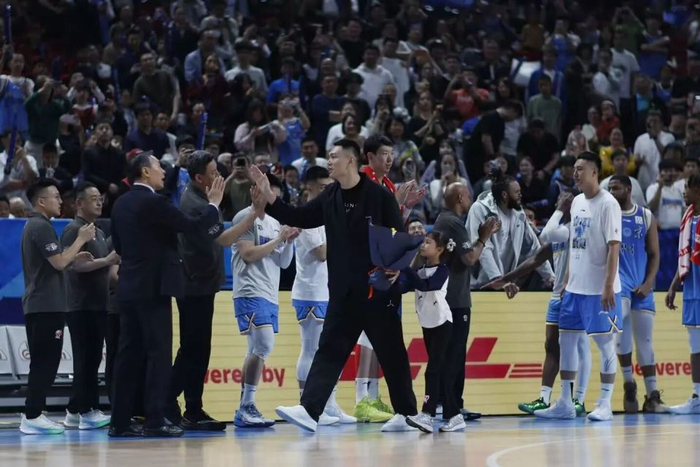 北京男篮传奇朱彦西告别赛场 20年坚守书写首钢